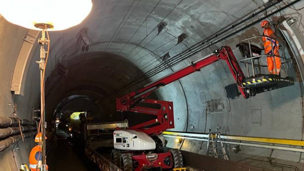 Bei der Schweizerischen Sicherheitsuntersuchungsstelle (Sust) sind 2022 viele Meldungen zu Zwischenfällen in der Luftfahrt und im Bahnverkehr eingegangen. Derzeit untersucht die Sust die Entgleisung eines Güterzuges im Gotthardtunnel. (Symbolbild)
