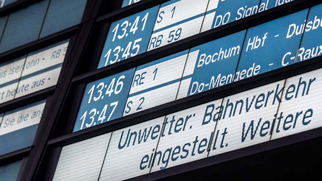 Wegen des Wintersturms «Zeynep» wurde der Bahnverkehr unter anderem im Norden Deutschlands schrittweise eingestellt.