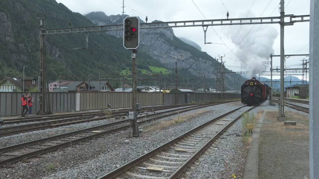 Historischer Schneepflug-Zug kehrt nach Erstfeld zurück