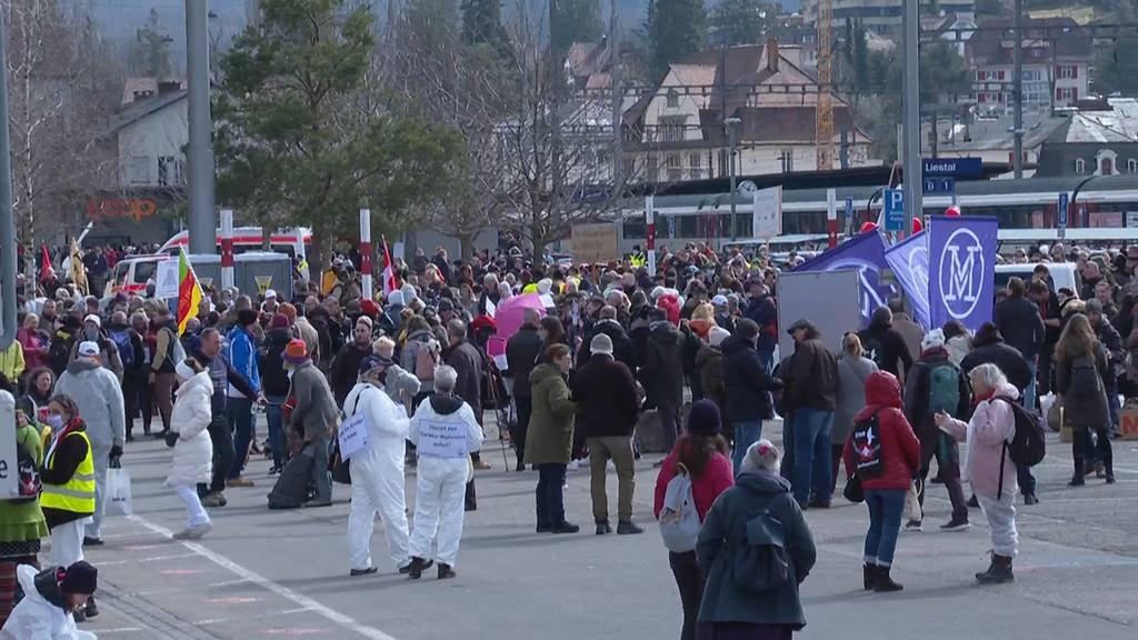 Liestal (BL): Über 5000 Personen protestieren gegen die Corona-Massnahmen