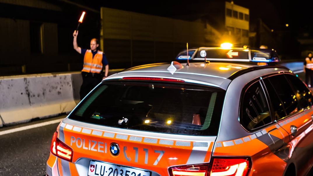 Die Luzerner Polizei hat am frühen Samstagmorgen zwei Schlepper festgenommen. (Symbolbild)