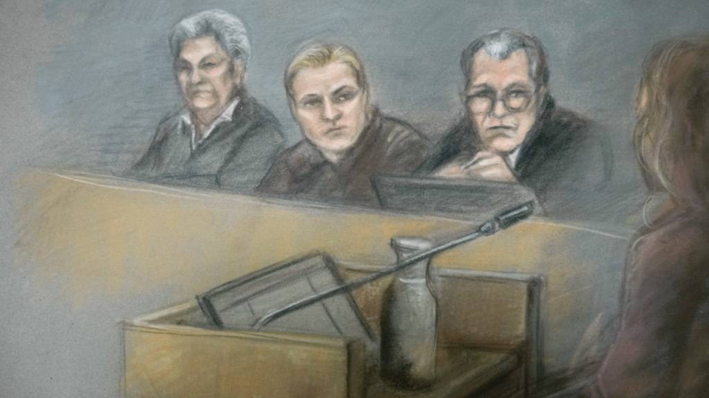 ARCHIV - Eine Gerichtszeichnung zeigt den Angeklagten Marius Borg Høiby (M) im Osloer Bezirksgericht. Foto: Ane Hem/NTB/dpa/Archivbild