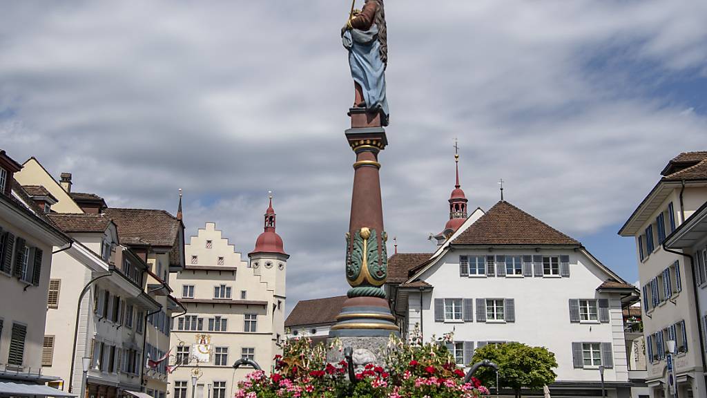 Der Rathausplatz in der Altstadt von Sursee: Die Stadt rechnet mit roten Zahlen. (Archivbild)