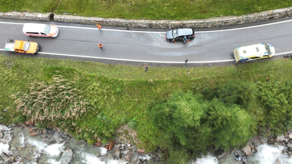 Schwerverletzter bei Kollision zwischen Auto und Töff in Splügen GR