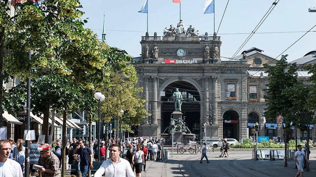 Unter dem Strich lebten im ersten Halbjahr 2023 rund 47'000 Ausländerinnen und Ausländer mehr in der Schweiz. (Themenbild)