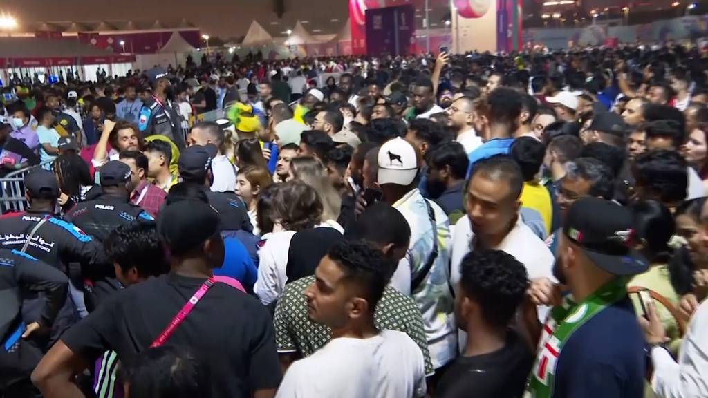 Tausende Menschen stürmen WM-Fanzone in Doha