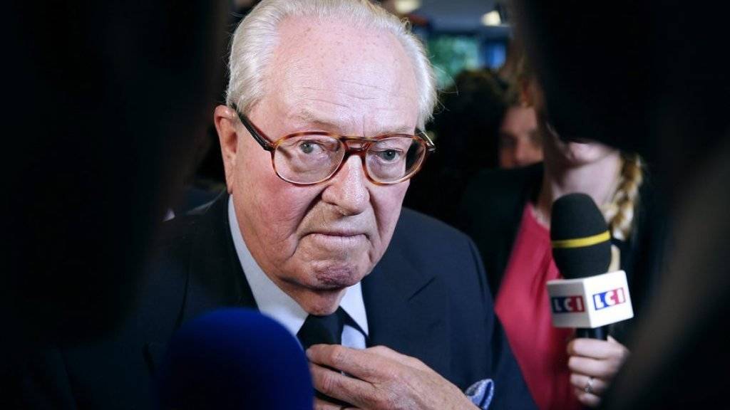 Sein Haus wurde durchsucht: FN-Gründer Jean-Marie Le Pen. Gegen ihn laufen seit Juni Ermittlungen wegen des Verdachts der Steuerhinterziehung und Geldwäsche (Archiv)