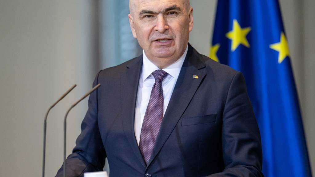 ARCHIV - Ilie Bolojan, Ministerpräsident von Rumänien, äußert sich bei einer Pressekonferenz nach ihrem Gespräch im Bundeskanzleramt. Foto: Fabian Sommer/dpa