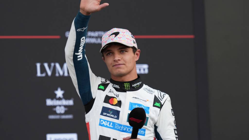 McLaren-Fahrer Lando Norris freut sichin Mexiko City über seine fünfte Pole-Position der Saison