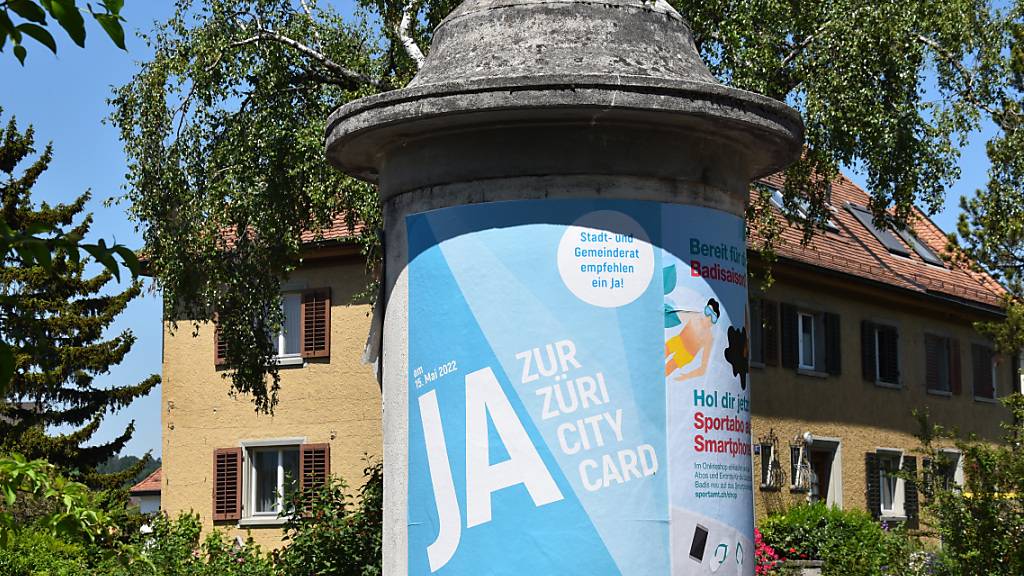 Die Stadtzürcher Parteien sollen offenlegen, wer ihre Kampagnen finanziert, fordert eine Motion. Die Stadt wartet nun aber ab - der Kanton arbeitet ebenfalls an Transparenz-Regeln. (Archivbild)