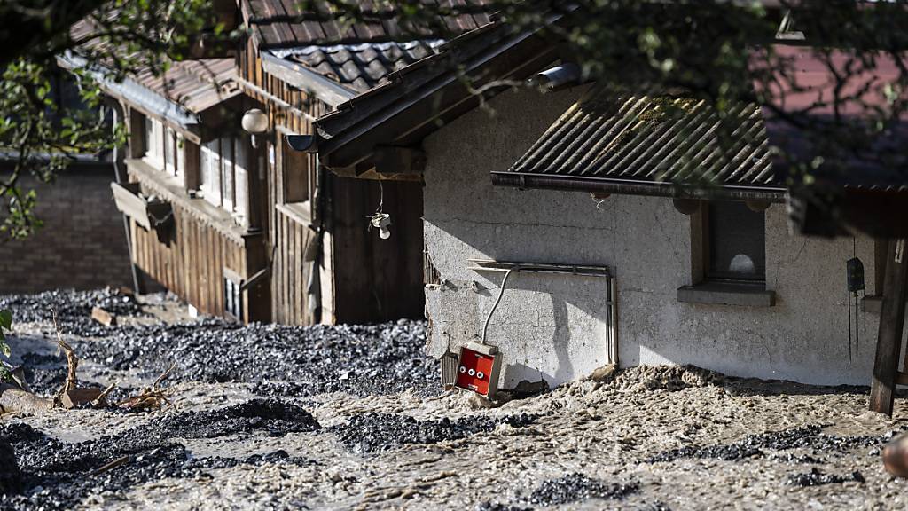 Einige Gebäude in Brienz wurden durch das Unwetter stark beschädigt. 