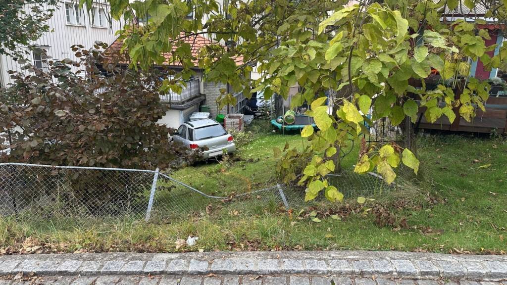 Autofahrerin verwechselt in Heiden AR Brems- und Gaspedal