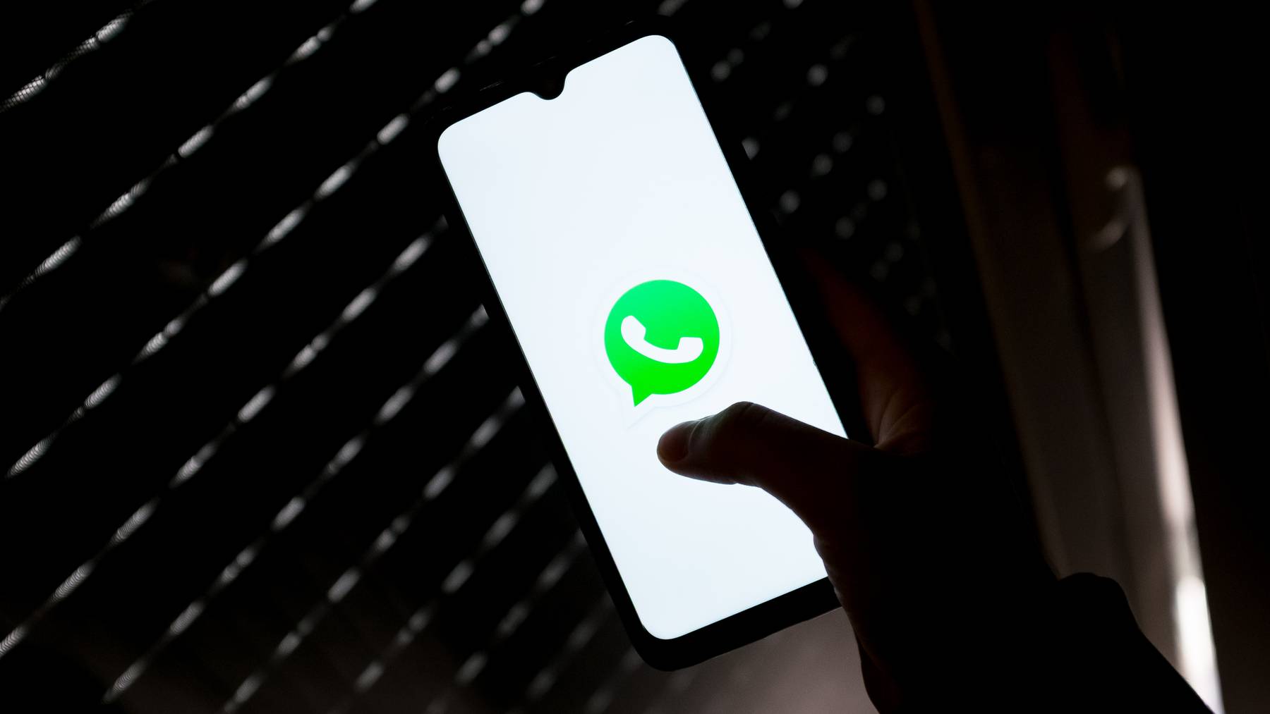 Die Täter wendeten sich per SMS oder WhatsApp mit der Nachricht «Hallo Mama/Papa, mein Handy ist kaputt» an potenzielle Opfer. (Symbolbild)