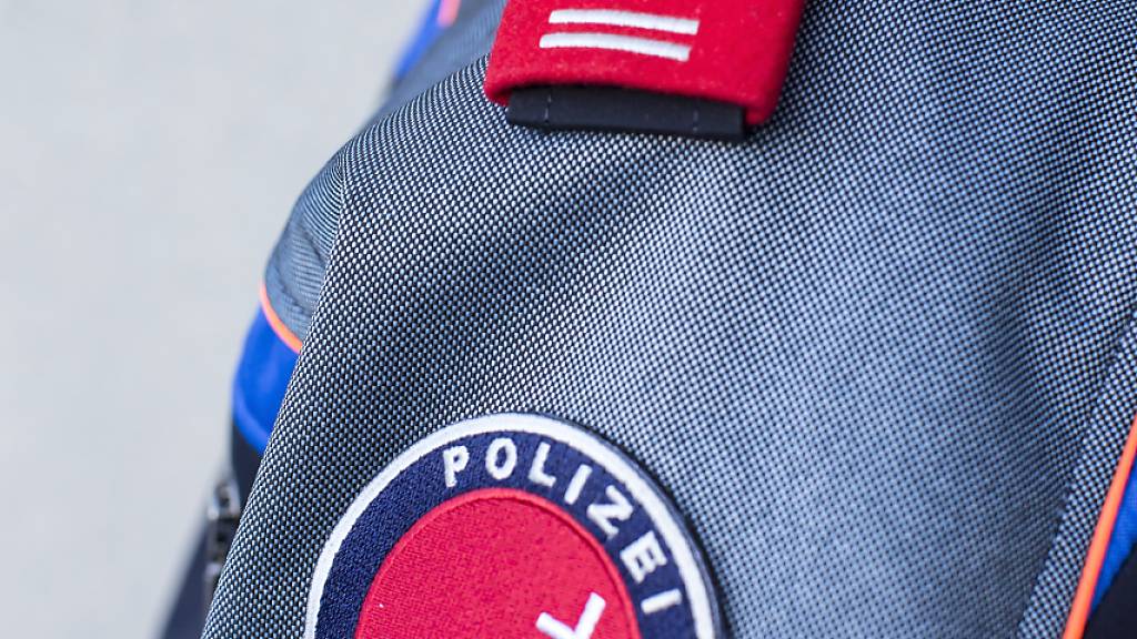 Die Kantonspolizei Schwyz hat zwei Tätverdächtige in einem Telefonbetrugsfall festgenommen. (Symbolbild)