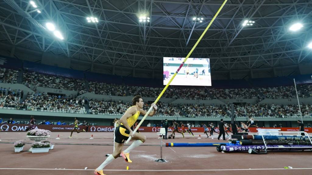 Armand Duplantis nimmt in Schanghai Anlauf