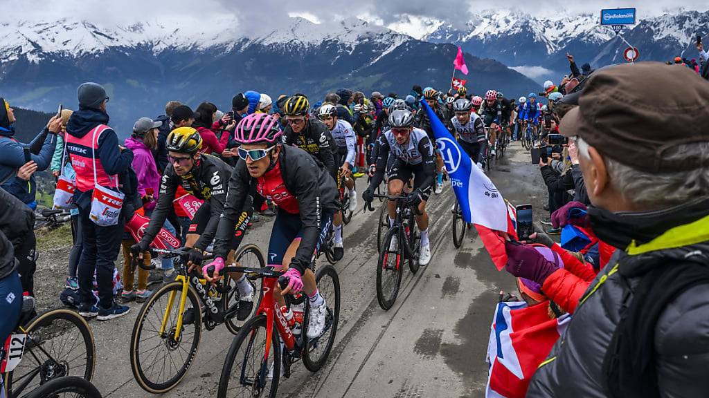 Die Fahrer des Giro d'Italia erklimmen mit dem Stilfser Joch auch im kommenden Jahr wieder einen Hochgebirgspass