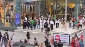 14-jähriger erschiesst mehrere Menschen in Einkaufszentrum in Bangkok