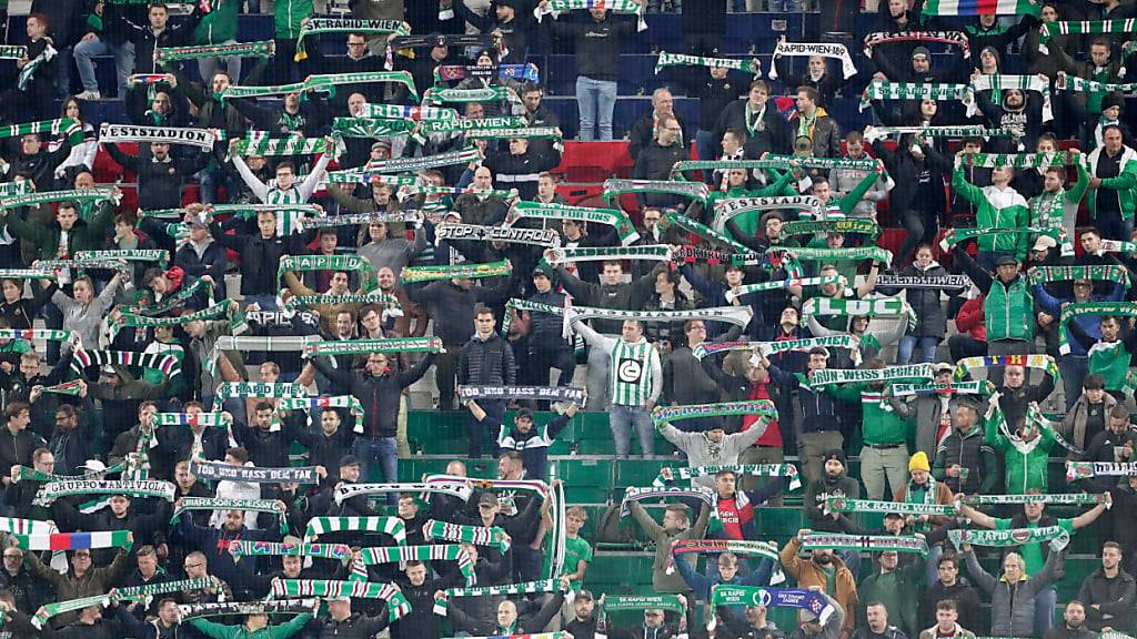 Die Fans von Rapid Wien dürfen ihre Mannschaft als «Auswärts-Team» in den nächsten Derbys gegen die Austria nicht im Stadion unterstützen