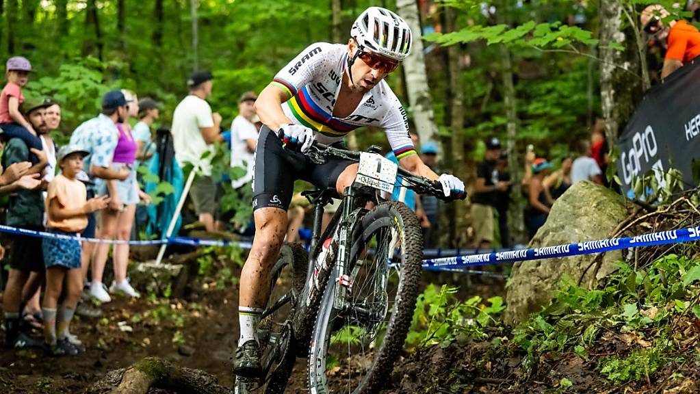 Nächster süsser Erfolg im gesetzten Sportler-Alter: Nino Schurter ist mit 36 Jahren noch einmal die Nummer 1 der Saison im Mountainbike-Sport