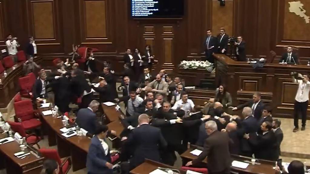 Massenschlägerei im armenischen Parlament