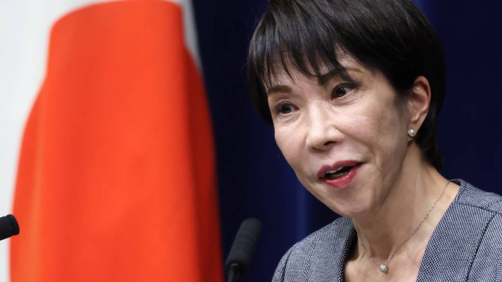 ARCHIV - Japans Premierministerin Sanae Takaichi spricht während einer Pressekonferenz im Büro des Premierministers in Tokio, Japan. (zu dpa: «Bericht über Neuwahl treibt Nikkei 225 auf Rekordhoch») Foto: Kiyoshi Ota/Pool Bloomsberg/dpa