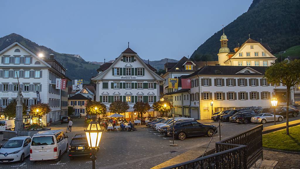 Der Stanser Dorfplatz wird von historischen Gebäuden geprägt. (Archivaufnahme)