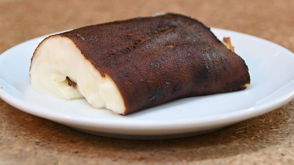 Beliebte türkische Spezialität – ein Pudding aus Hühnchen