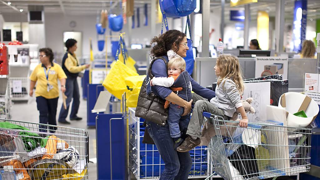 Die Geschäfte von Ikea in der Schweiz brummen. Der Umsatz stieg im Geschäftsjahr 2022/23 um rund 10 Prozent an. (Archivbild)
