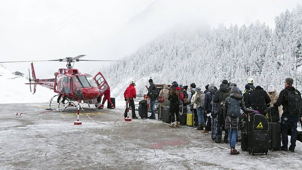 Zermatt war am Dienstag wegen des vielen Schnees nur aus der Luft erreichbar.