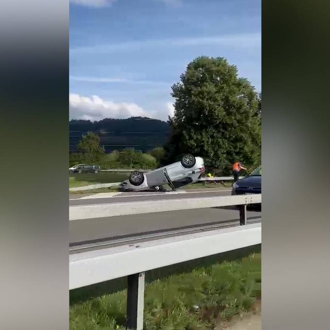 Auto landet in Schönbühl auf dem Dach – keine Schwerverletzten