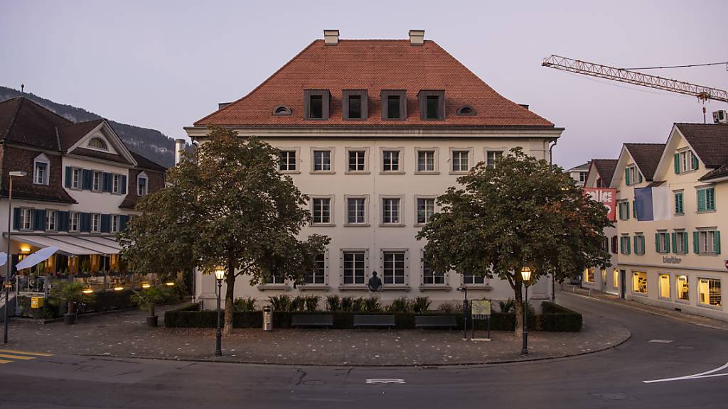 Der Sitz der Nidwaldner Regierung in Stans. Diese möchte das Meldeverfahren weiter digitalisieren. (Archivaufnahme)