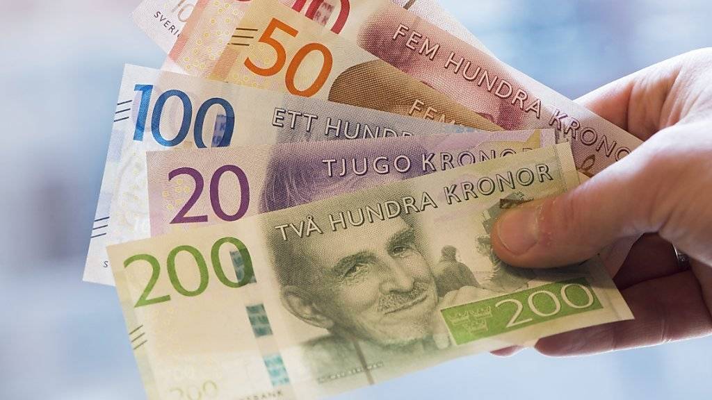 Die neuen schwedischen Banknoten. Die 200er-Note ziehrt der ehemalige UNO-Generalsekretär Dag Hammarskjöld.