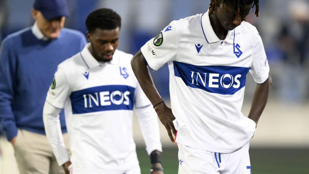 Hängende Lausanner Köpfe nach dem Ausscheiden gegen Olomouc