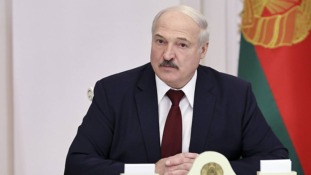 Alexander Lukaschenko, Präsident von Belarus, nimmt an einem Treffen teil. Foto: Nikolai Petrov/POOL BelTa/AP/dpa