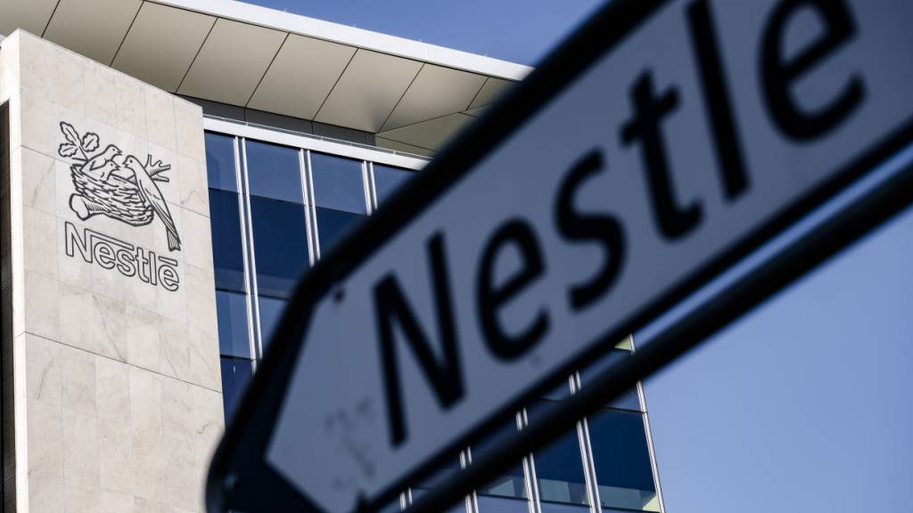 Nestlé will sich gegen die Fremdverwaltung seines Russland-Geschäfts zur Wehr setzen. Der Nahrungsmittelkonzern werde alle notwendigen Schritte unternehmen, um seine Rechte zu schützen und den Geschäftsbetrieb im Interesse aller Beteiligten aufrechtzuerhalten, erklärte der Konzern. (Archivbild)