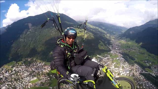 Mit dem Rollstuhl über die Alpen fliegen