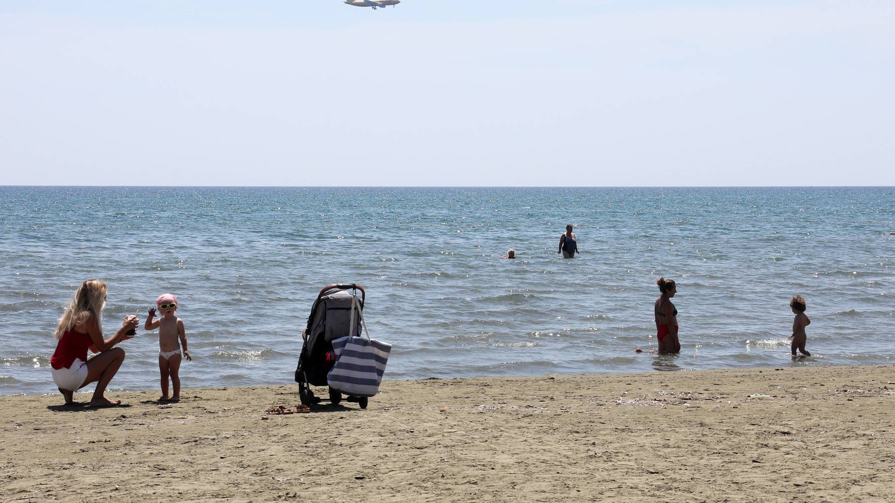 Bald auch für Schweizer wieder per Flugzeug erreichbar: Der Finikoudes-Strand in Larnaca auf der Insel Zypern.