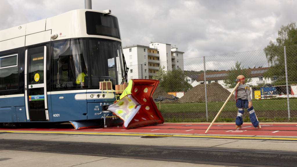 VBZ und Alstom entwickeln den Airbag fürs Tram weiter