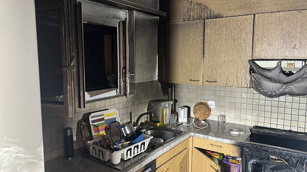 Nach einem Küchenbrand ist eine Wohnung an der Gallusstrasse in Uznach SG derzeit nicht mehr bewohnbar.