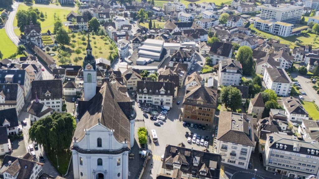 Kanton Schwyz baut Prämienverbilligung um 17 Millionen aus