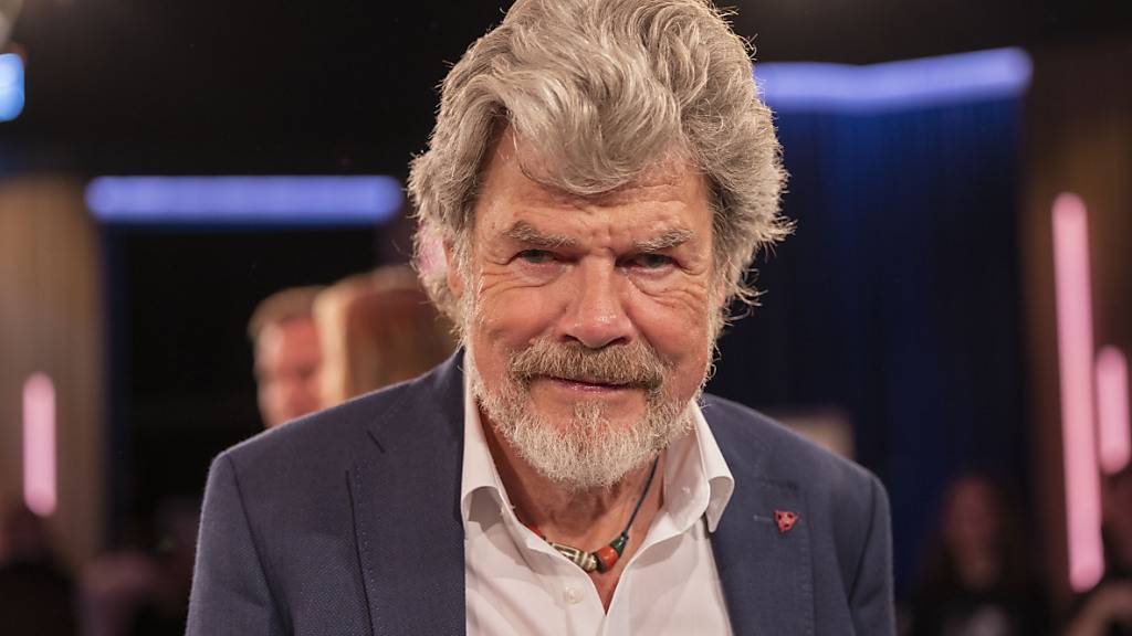ARCHIV - Der Bergsteiger Reinhold Messner findet Flocken aus Schneekanonen okay. Foto: Thomas Banneyer/dpa