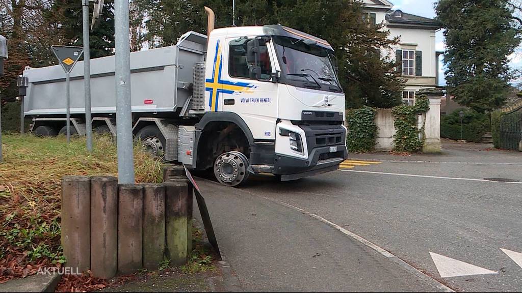 Aarwangen: LKW verliert Pneu