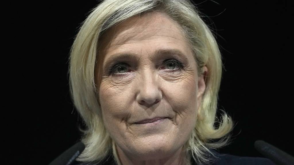 Marine Le Pen will verhindern, dass die Ukraine mit französischen Langstreckenwaffen Ziele in Russland angreifen kann. Foto: Thibault Camus/AP/dpa