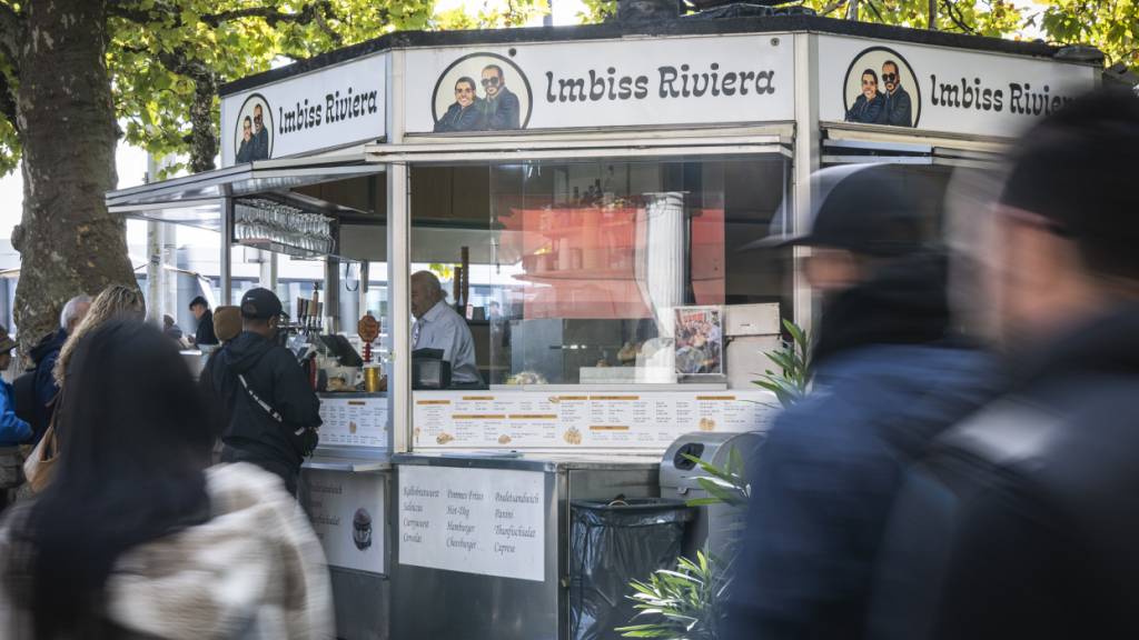 Der «Imbiss Riviera» und das «Bistro & Grill am See» am Zürcher Bellevue kämpfen gegen das drohende Aus. (Archivbild)