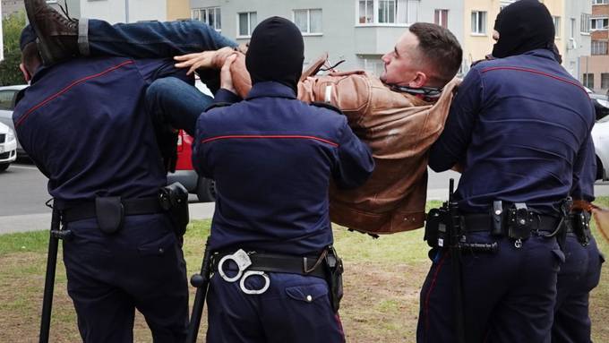 Belarus: Aktivist Latypow zu achteinhalb Jahren Straflager verurteilt