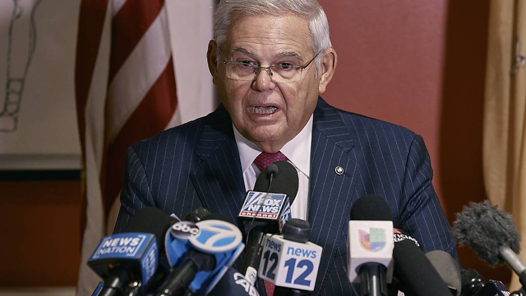 Der wegen Korruption angeklagte US-Senator Menendez will nicht von seinem Amt zurücktreten. Foto: Andres Kudacki/FR170905 AP/AP/dpa