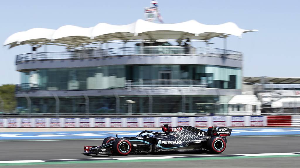 WM-Leader Lewis Hamilton war am ersten Trainingstag für das zweite Grand-Prix-Wochenende in Silverstone der Schnellste