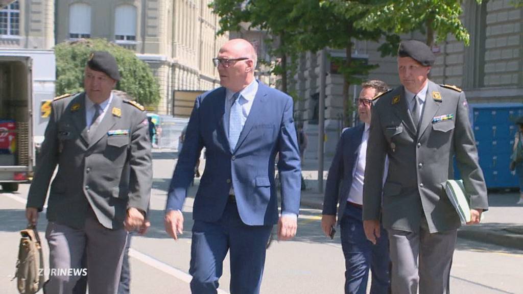 Verschärfte Bedrohungslage: Bundesrat baut Armee um