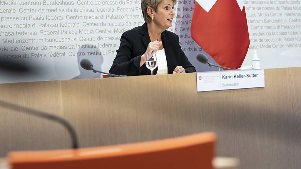 Justizministerin Karin Keller-Sutter versicherte, dass die Unabhängigkeit der Justiz mit dem Nein zu einem Losverfahren gewahrt bleibe. (Archivbild)