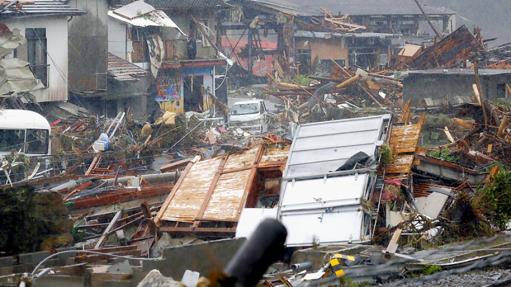 Unwetter haben in Japan mindestens 50 Menschen das Leben gekostet.
